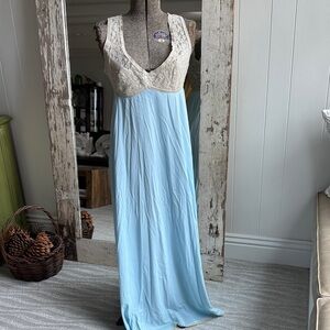 Vanity Fair Light Blue and Cream Lace Nightgown